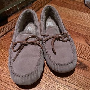GUC Ugg Dakota slippers